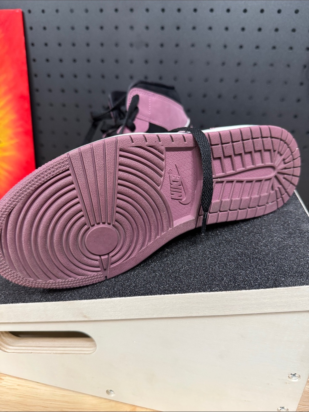 2022 Wmns Air Jordan 1 Mid SE 'Berry Pink' - Picture 4 of 5